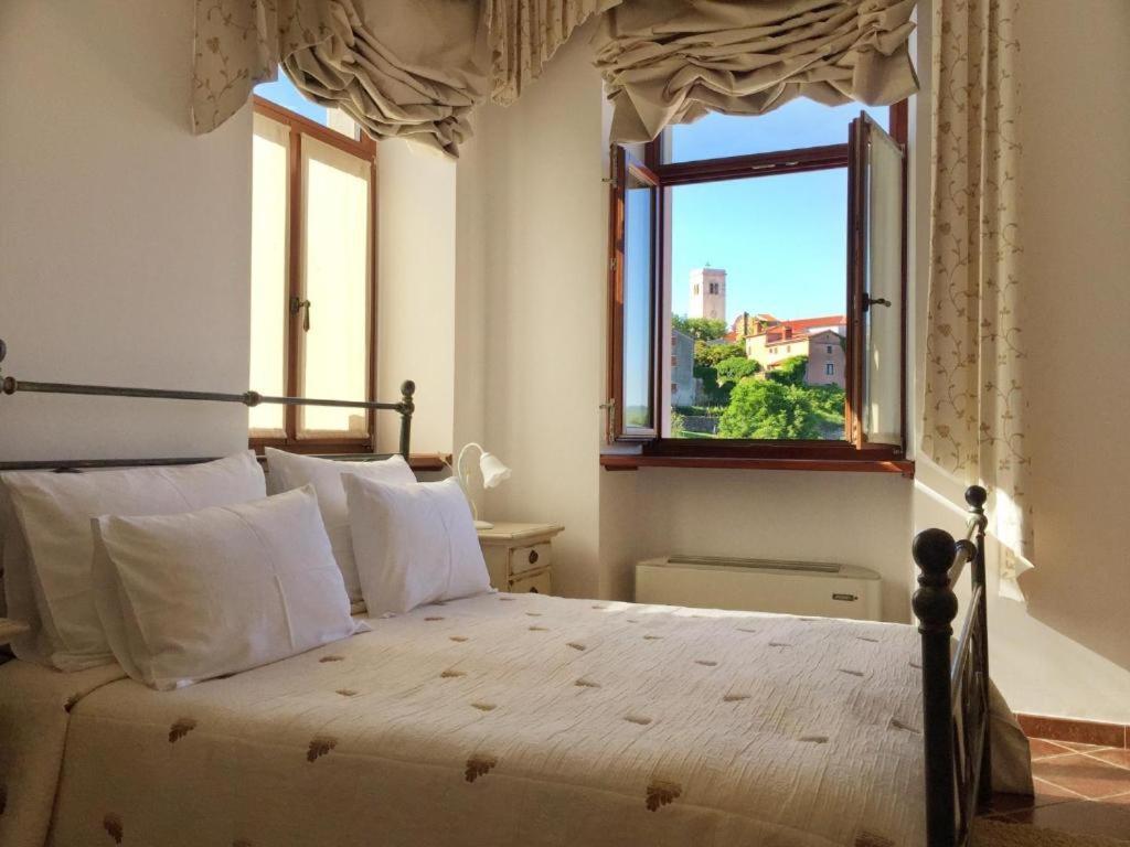 Palazzo Angelica B&B Adults Only Oprtalj Ruang foto