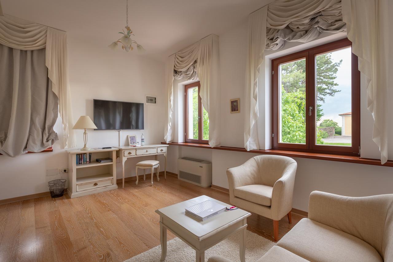 Palazzo Angelica B&B Adults Only Oprtalj Bagian luar foto