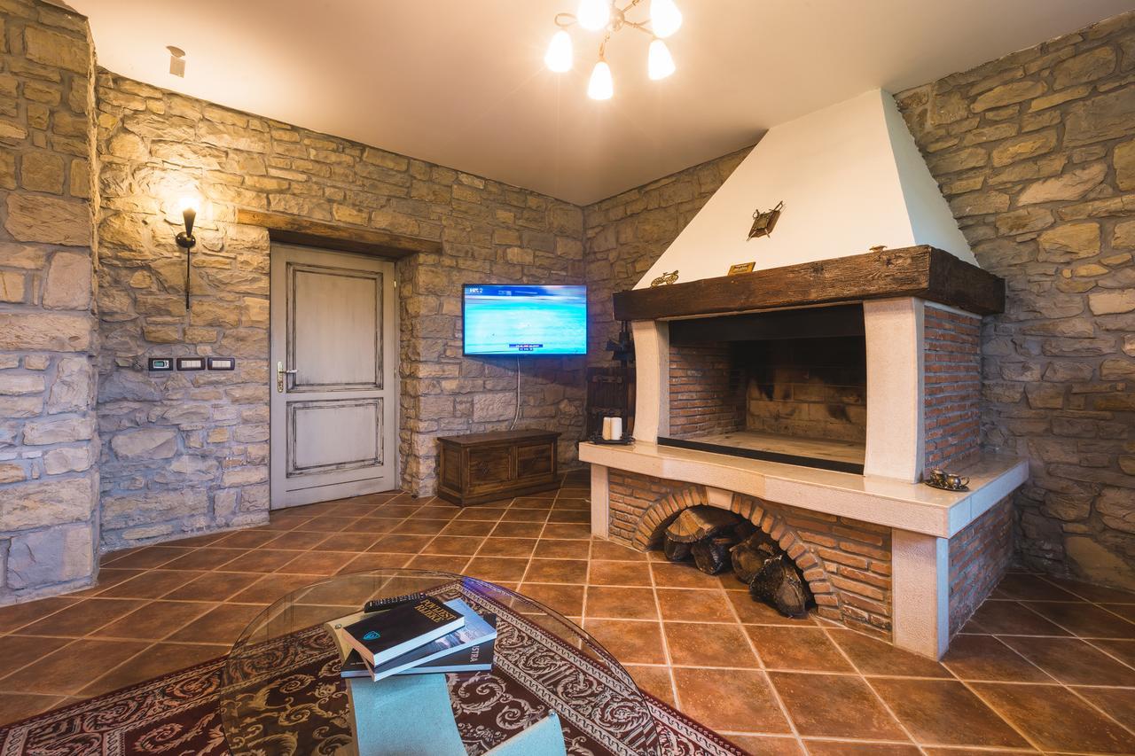 Palazzo Angelica B&B Adults Only Oprtalj Bagian luar foto