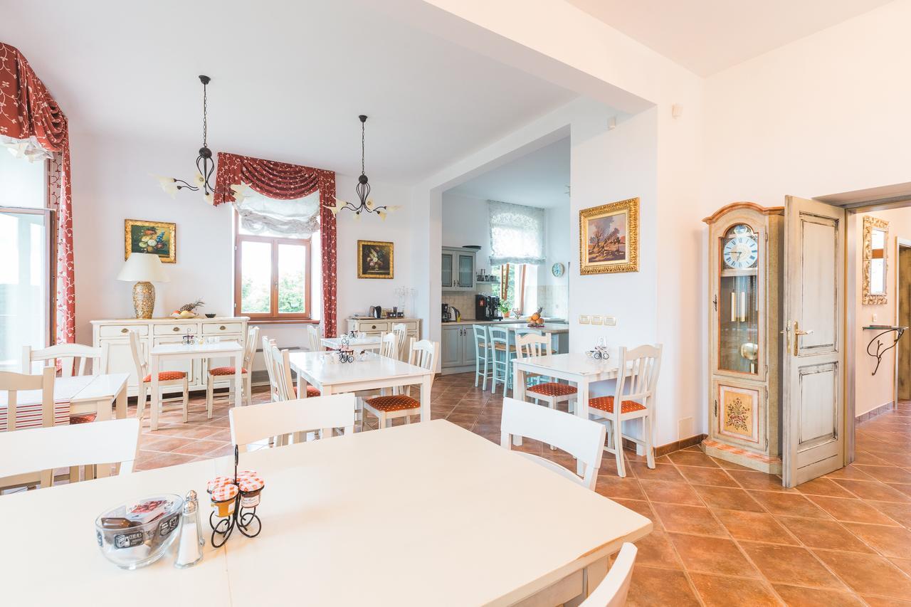Palazzo Angelica B&B Adults Only Oprtalj Bagian luar foto